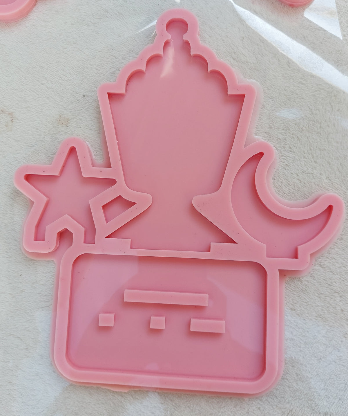 This silicone mold features three separate shapes: a traditional lantern in the center, a five-pointed star on the left, and a crescent moon on the right. It is suitable for casting resin, wax, plaster, or ceramics. size is 15*9 cm