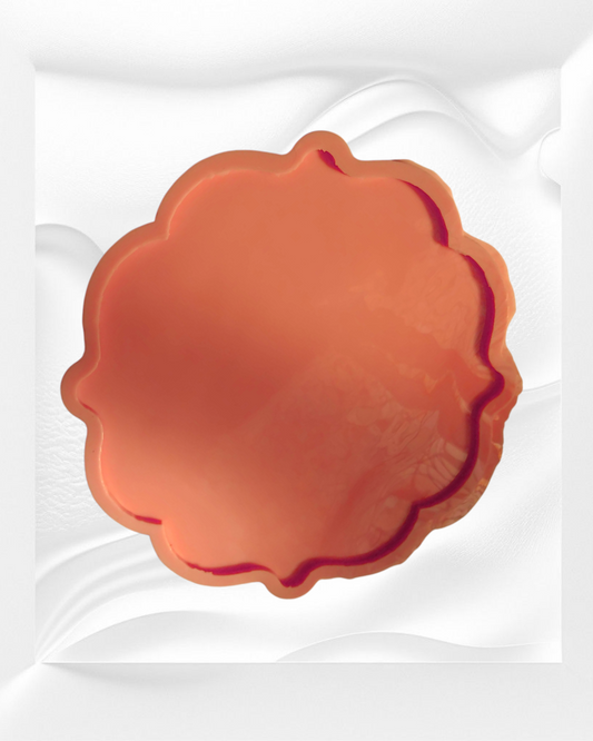 A silicone mold designed for artistic casting work such as resin or plaster, or for making decorative trays. The edges consist of regular curves and waves that give the finished piece an aesthetic appearance. Diameter 35 cm